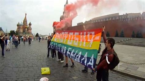 What It S Like To Be Gay In Russia Russia Bans Same Sex Hand Holding Teen Vogue