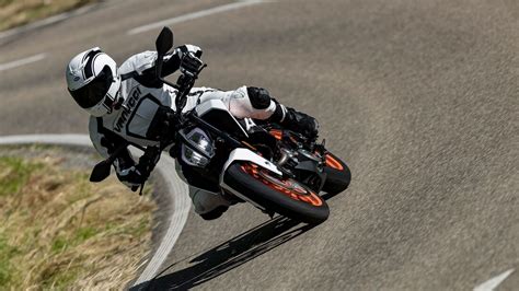 A Naked Bikes Bis Ps Im Test Motorradonline De