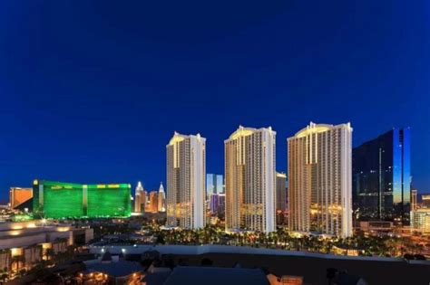 Las Vegas Hotels with Balconies | The Closest Hotel