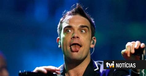 Vídeo Robbie Williams em cuecas durante concerto TVI Notícias