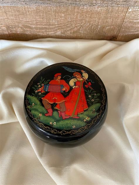 Russian Lacquered Trinket Box Moscow Dance Beautiful Colors Metal