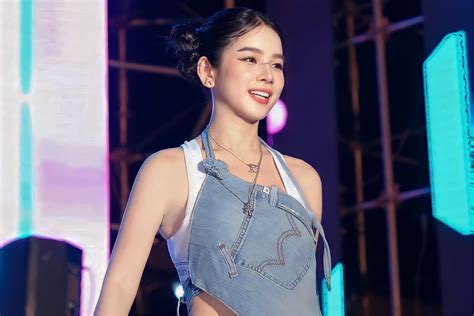 Dj Mie B T Ng Di N Bikini Khoe Ng Cong N Ng B Ng B O D N Tr