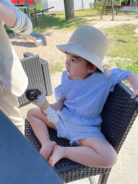 Con gái đệ nhất hot girl Vbiz thời ngày càng xinh xắn ăn mặc đẹp như