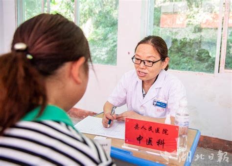 咸丰：送医下乡去 村民心欢喜 荆楚网 湖北日报网