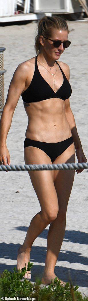 Ellie Goulding Shows Off Abs In Tiny Black Bikini On Miami Beach