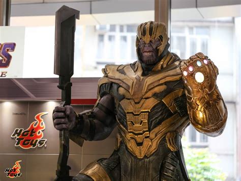 Hot Toys faz impressionante exibição estátuas gigantes de Vingadores Ultimato em Hong Kong