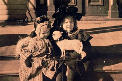 Amelia And Her Sister As Children Amelia Earhart Amelia Rare Pictures