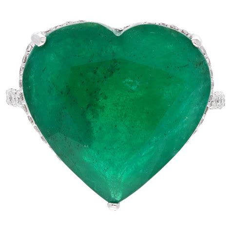 18 Karat Heart Shape Emerald And Diamond Ring For Sale At 1stdibs