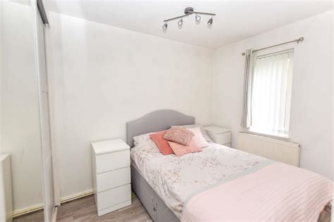 1 Bedroom Flat For Sale In Brangwyn Crescent Colliers Wood Sw19