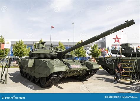 The Russian Main Battle Tank T-90M is Designed To Destroy Heavily ...