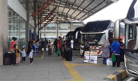 Jelang Nataru Terminal Pulo Gebang Berangkatkan Penumpang Bus