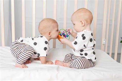 Can Identical Twins Be Different Heights? » TwinStuff