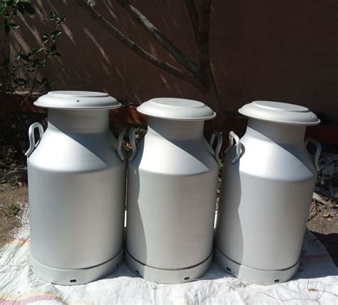 Silver Polished Aluminium Milk Cans For Dairy Industry Capacity