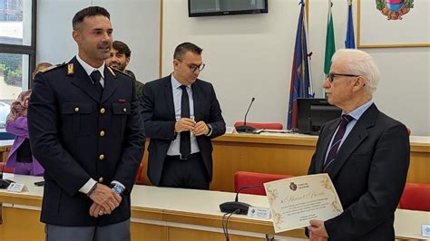 Aggressione Nello Studio Medico Premiato Il Poliziotto Che Ha Salvato