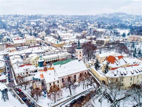 Zachwycaj Ca Wieliczka Z Lotu Ptaka W Zimowej Szacie