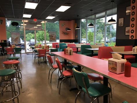 Restaurant Review Hwy 55 Serves A Solid Burger But The 1950s Concept