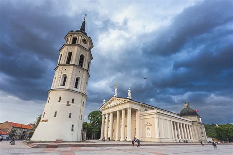 Vilniaus Senamiestis Architektūrinė įvairovė Ir Daugiakultūrė Aplinka