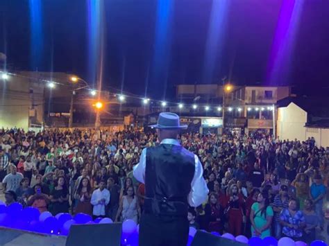 Milhares De Pessoas Participam Do Show Gospel Em Comemora O Aos