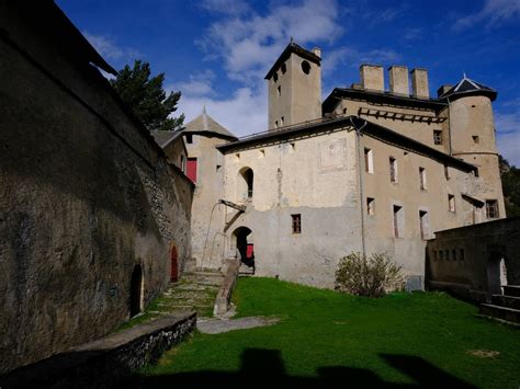 Hautes Alpes Fort Queyras adjugé à 811 000 euros le récit de la