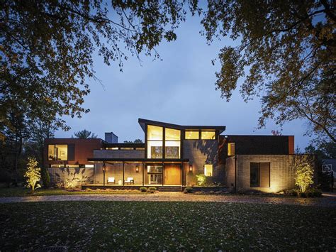 Modern Smart Homes Houston Designs Are Using Recycled Materials - Smart City Locating