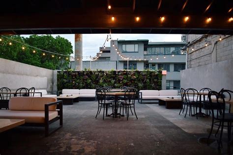 11 Best Rooftop Bars in Honolulu Hawaii by The Rooftop Guide | The Vendry
