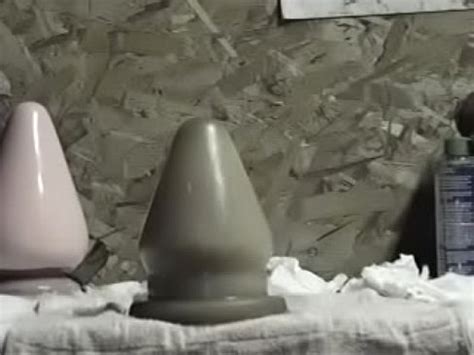 Slut Gapes Ass On Giant Toys XVIDEOS