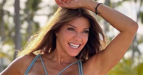 Catherine Fulop se puso una enteriza con aberturas y el frío de la