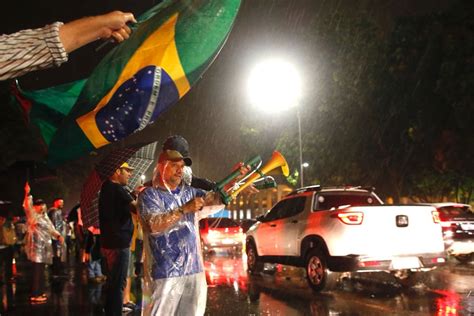 Manifestações contra e pró Lula tomam conta do centro de Brasília