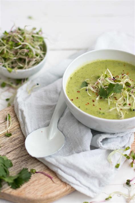 Frisse Erwtensoep Met Curry Kokerellen Snel Gemakkelijk En Gezond