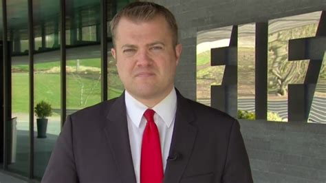 Funcionario de la FIFA anunció que es gay en plena conferencia de prensa en Qatar