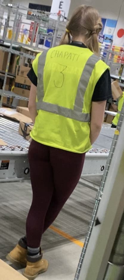 Cute Blonde With Tight Bubble In Maroon Leggings Spandex Leggings Yoga Pants Forum