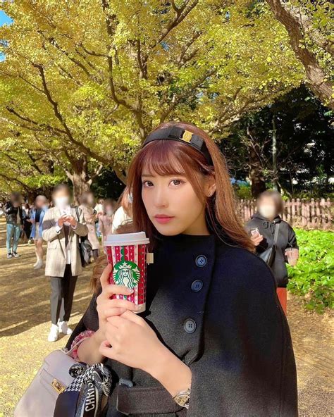 Renaさんのインスタグラム写真 Renainstagram 「紅葉シーズン 終わって次はイルミネーション 見に行きたいなー😮🎄 ※普段ホットドリンクとか 絶対飲まないから写真のために