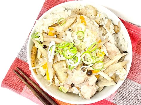 【ヒガシマル公式レシピ】「うどんスープの素」で炊き込みご飯を作ってみた！お米が優しい出汁の味わい～ 『あたらしい日日』 こんな時代のニュー