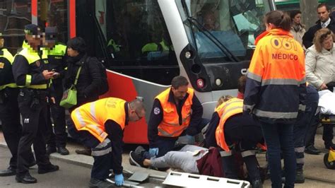 El Tranv A Arrolla A Una Ciclista En La Gran V A De Zaragoza Noticias