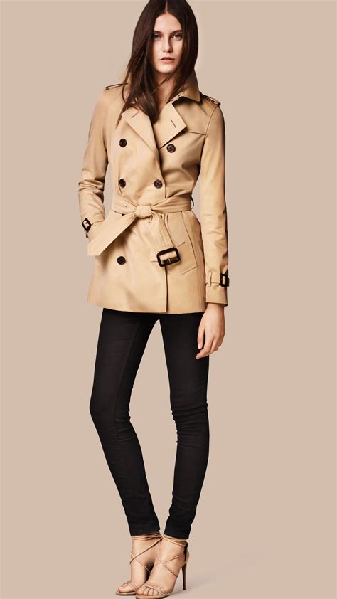 Burberry The Kensington Short Heritage Trench Coat Honey In Natural