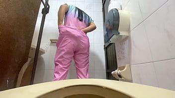 Camara atrapa a enfermera meando en baño del hospital big ass XNXX