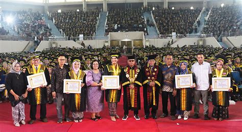 Unmul Wisuda Mahasiswa Jumlah Lulusan Terbanyak Sepanjang