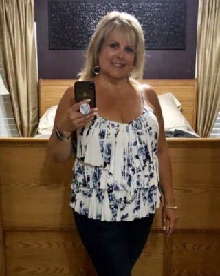 Mature Cleavage Porn Pictures Xxx Photos Sex Images Pictoa