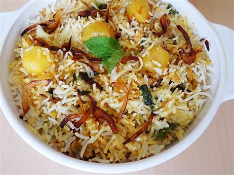 Aloo Biryani Dum Potato Biryani Swasthi S Recipes