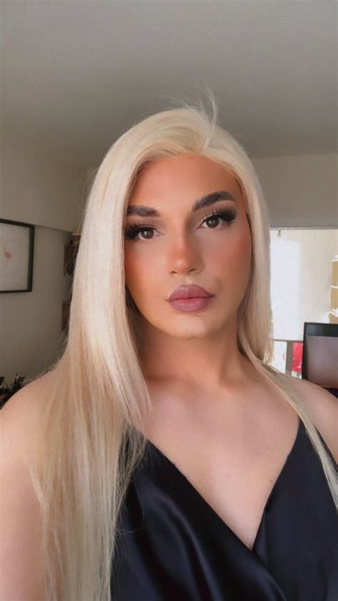 Carmen Hot shemale escort Turkish Transsexual escort in İstanbul