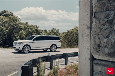 LINCOLN NAVIGATOR - HYBRID FORGED SERIES: HF6-5 - Vossen Wheels