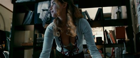 Naked Tahyna Tozzi In Needle