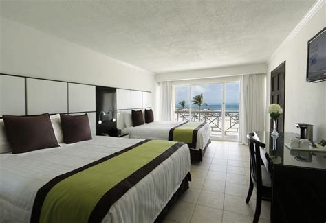 101 Resorts » Viva Wyndham Fortuna Beach Resort [Bahamas]