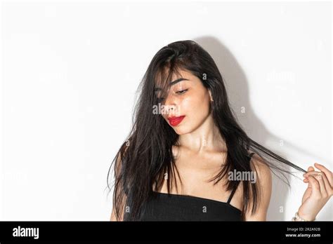 Kurze schwarze haare latina Fotos und Bildmaterial in hoher Auflösung Alamy