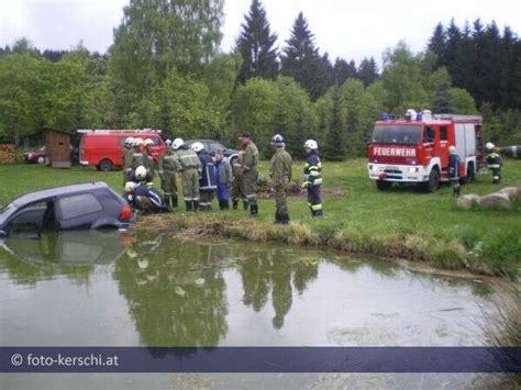 Mit Auto In Fischteich Gelandet