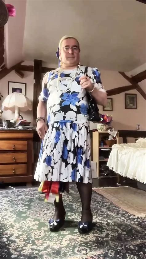 In A Boniche Outfit To Pick Up The Laundry French Gay Amateur Porn XHamster