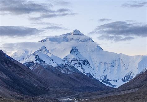 Wah China Bangun Pembatas Di Puncak Everest