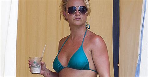 Britney Spears Wears Tiny Green Bikini Mirror Online