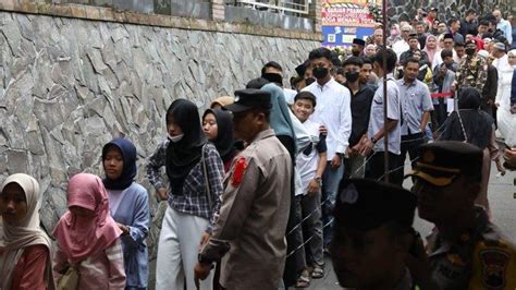 Ribuan Orang Dari Berbagai Daerah Padati Lokasi Open House Ganjar