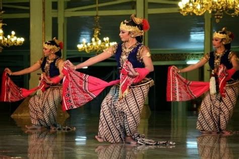 [Penjelasan Lengkap] 25+ Jenis Tari Tradisional dari Jawa Tengah